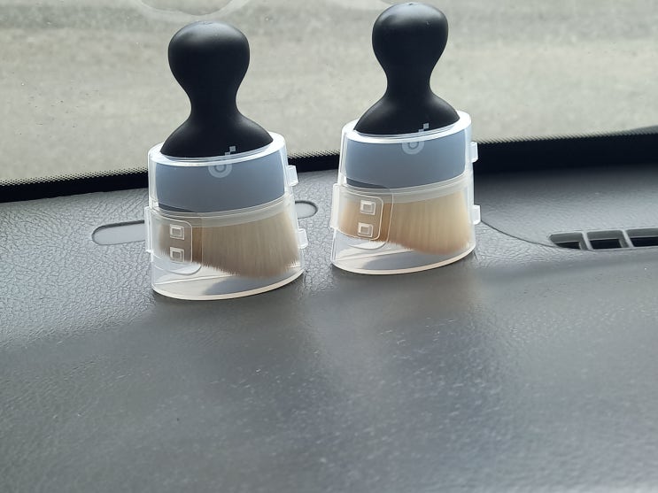  자동차 구석구석 안 보이는 먼지와 꽃가루를 날려버리자