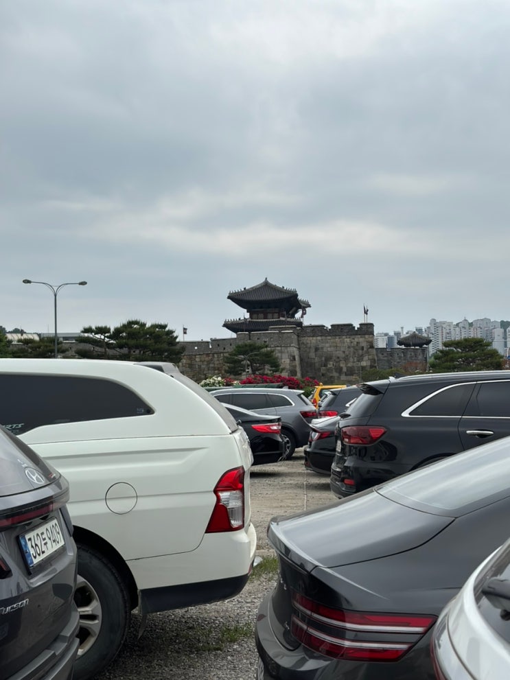  오후에도 주차할 수 있는 넓은 행궁동 주차장, 화홍문공영주차장