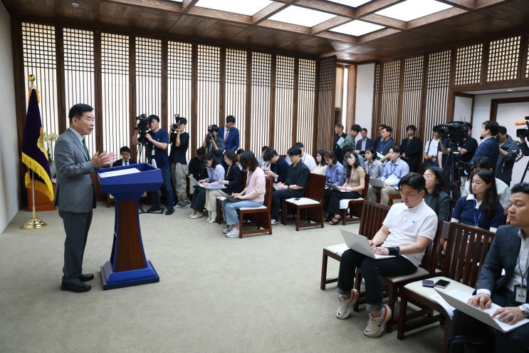 <b>김진표 국회의장</b> 연금개혁 관련 기자간담회 개최