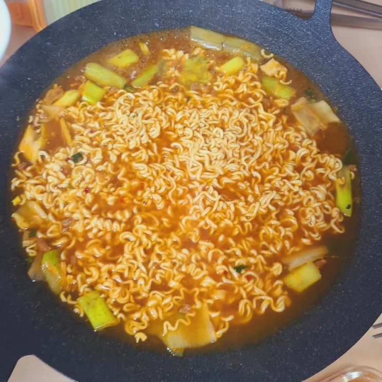  라면 레시피 :  그리들팬에 먹으니  더 맛있는  최애라면