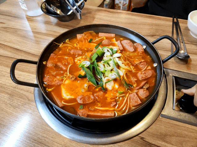  고려대역 맛집/ 고대정문앞 맛집 소문난의정부부대찌개, 밥 라면 무한리필!