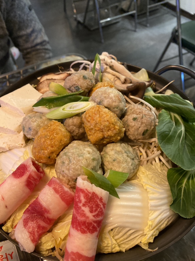  샤로수길 싯다 굴림만두가 맛있는 힙한 전골 맛집
