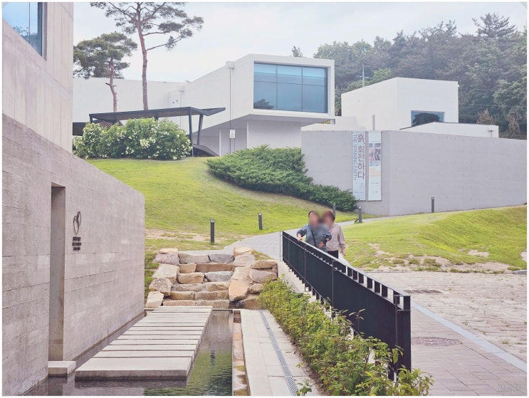  남원시립김병종미술관_ 전라도 남원 여행지 정원과 건축물이 예쁜 전시관