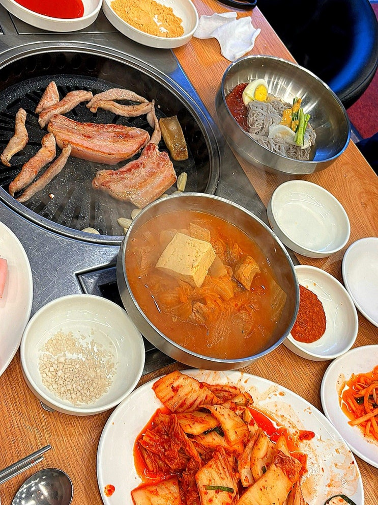  [강동구/암사]흑돼지 삼겹살과 김치찌개, 껍데기가 맛있는 생생정보통 맛집(Feet. 항정살, 비빔냉면)!