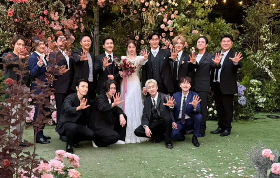 슈퍼 주니어 완전체 /려욱과 아리 결혼식장