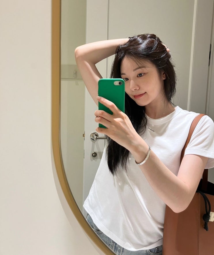'고우림' 김연아, 30대 안 믿기는 청순미...네티즌 "그냥 대학생이네" '고우림' 김연아, 30대 안 믿기는 청순미...네티즌 "그냥 대학생이네"