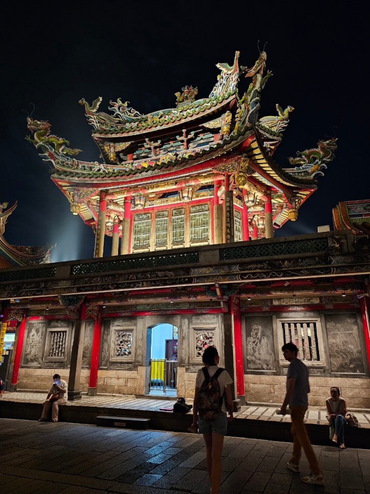  대만 용산사 저녁에 둘러보고 야시장 다녀오세요! 입장료 시간 점괘 보는법