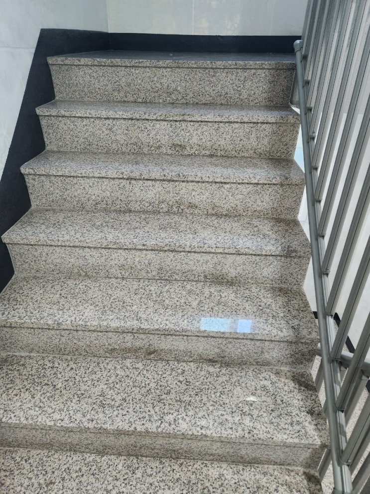  강서구 방화동계단청소 마곡동사무실청소 공항동 화장실 등촌동 가양동 학원 빌라청소업체