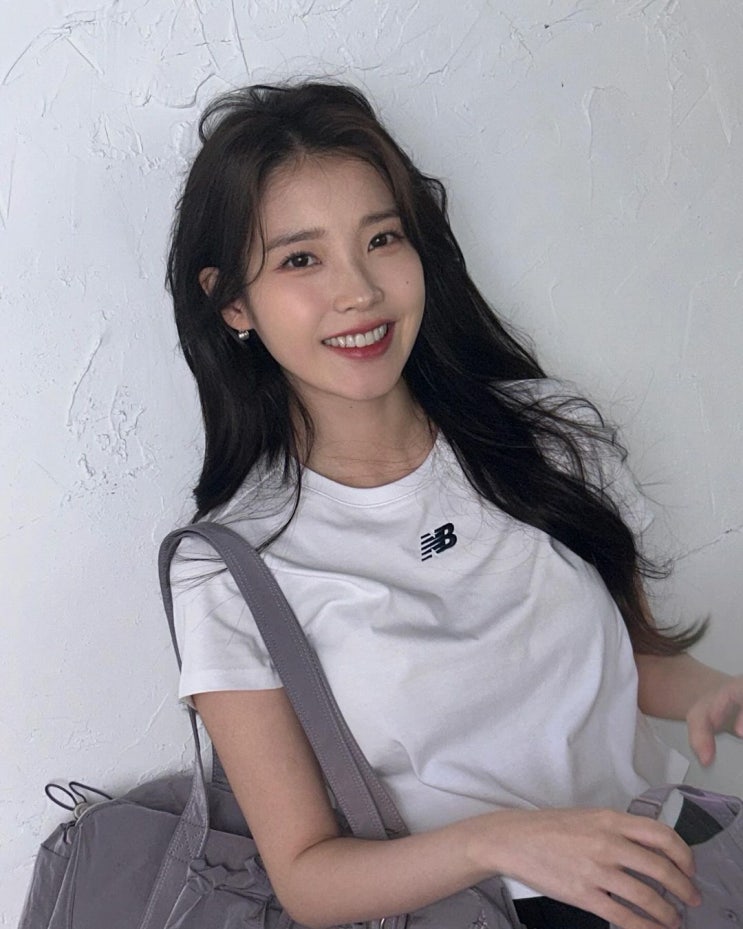 아이유(IU) 인스타그램 20대 여자 패션 뉴발란스 데일리룩 코디 추천!