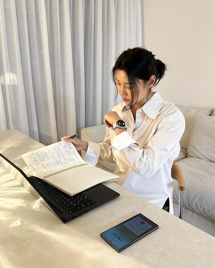  여자 손목 시계 브랜드로 여성들에게 운동할 때나 일상에서나 가성비 좋은 갤럭시 워치 6 추천 w. 강소연