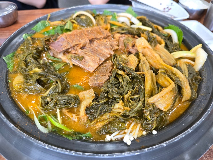  국물을 계속 먹게 되는 대구 수성구 감자탕 맛집 감동애