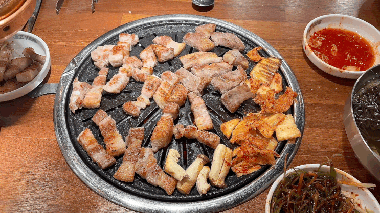  파주 금촌 맛집 숯불구이 무한리필 [ 고기싸롱 금촌로터리점 ]