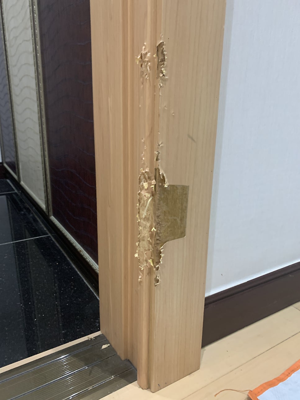 중문시트지 찢어짐 중문틀복원 리폼전문