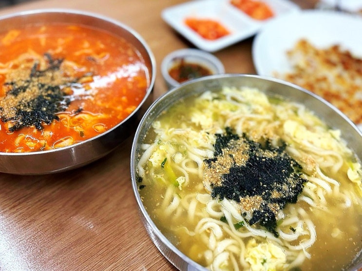 강원도 속초 찐 맛집 장칼국수와 감자전이 맛있는 금이야 옥이야