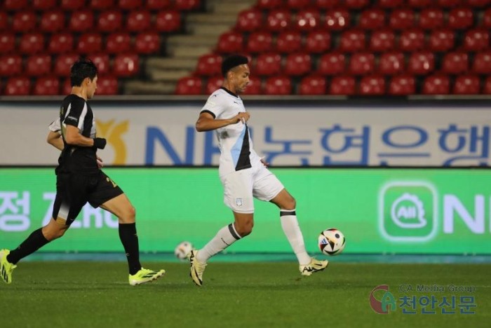 천안시티FC <b>모따</b>, 14R <b>MVP</b>와 두 경기 연속 골 ‘겹경사’... 