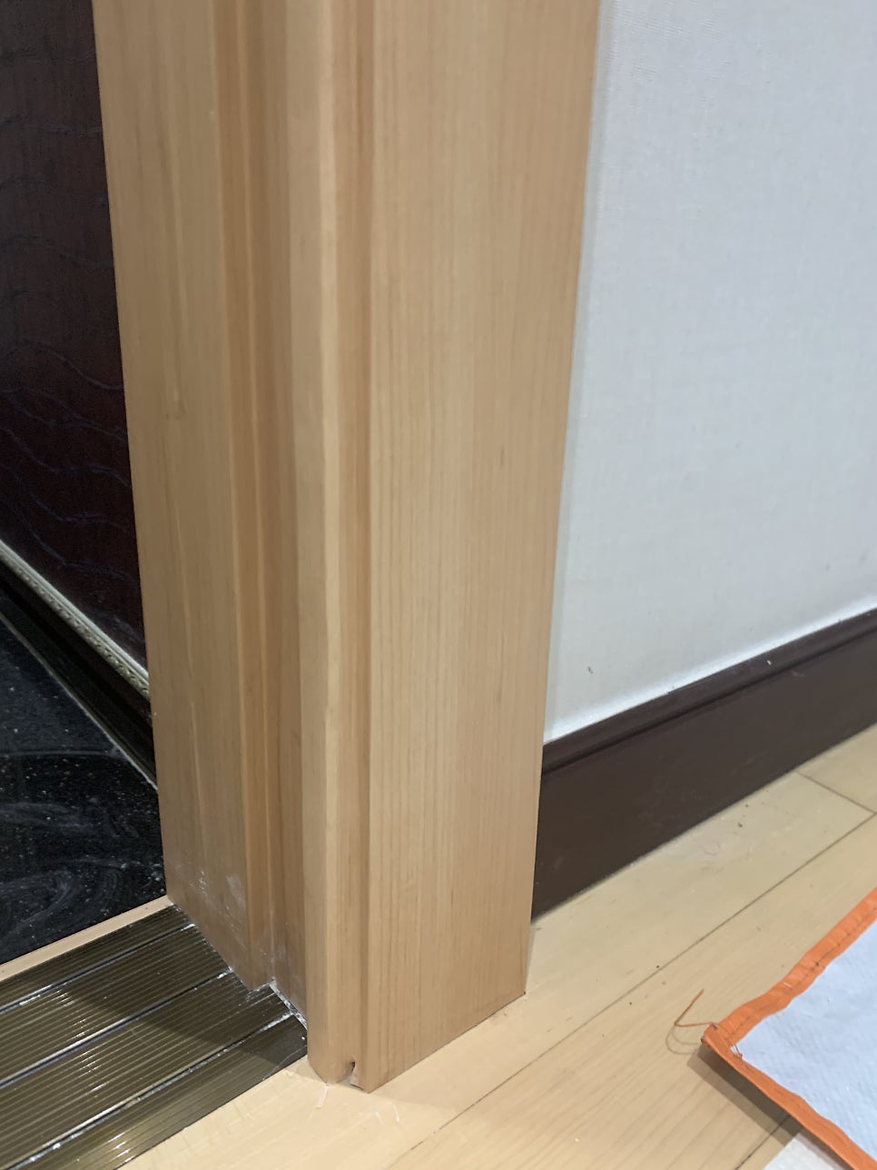 중문시트지 찢어짐 중문틀복원 리폼전문