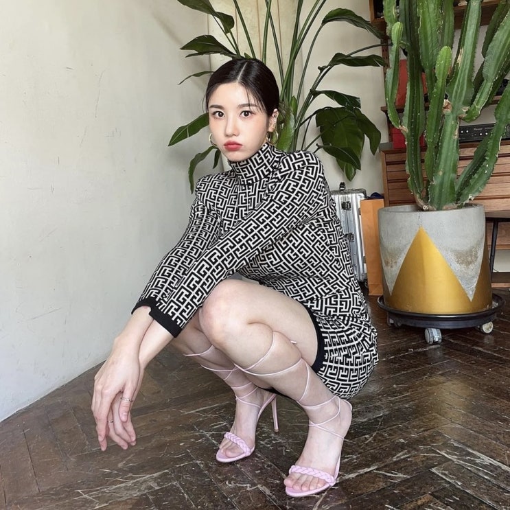  명품 S라인 권은비 발망 미니 원피스 가격은?