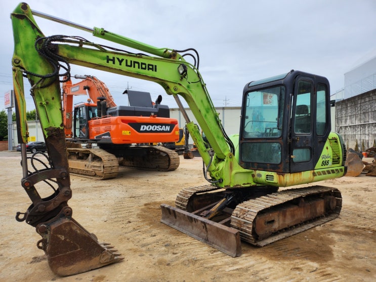  현대 R555 M 2001년식 02 중고굴삭기 경북 김천시