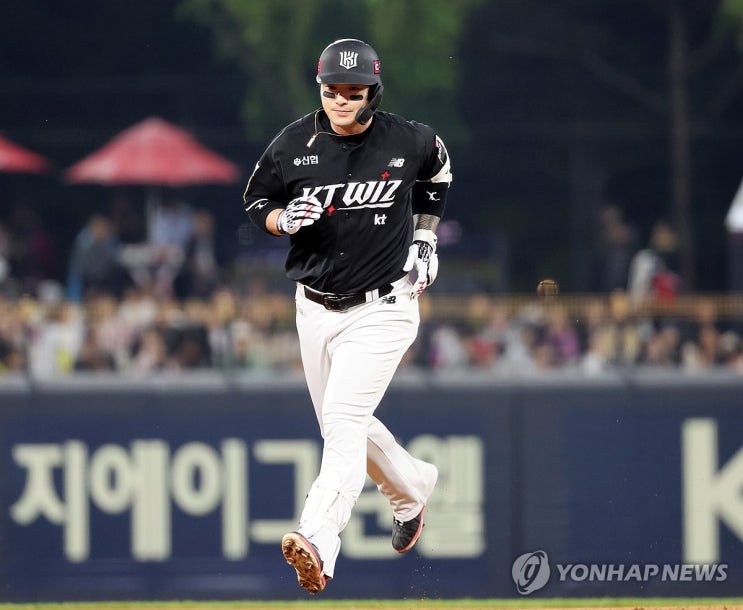 '<b>홈런</b>왕' <b>박병호</b>, <b>삼성</b> 유니폼 입는다... 오재일과 1대1... 