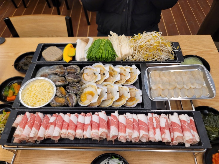 전북 부안군 격포리에 위치한 채석강 키조개 삼합 내 돈 내산 솔직 후기 전북 부안군 격포리에 위치한 채석강 키조개 삼합 내 돈 내산 솔직 후기