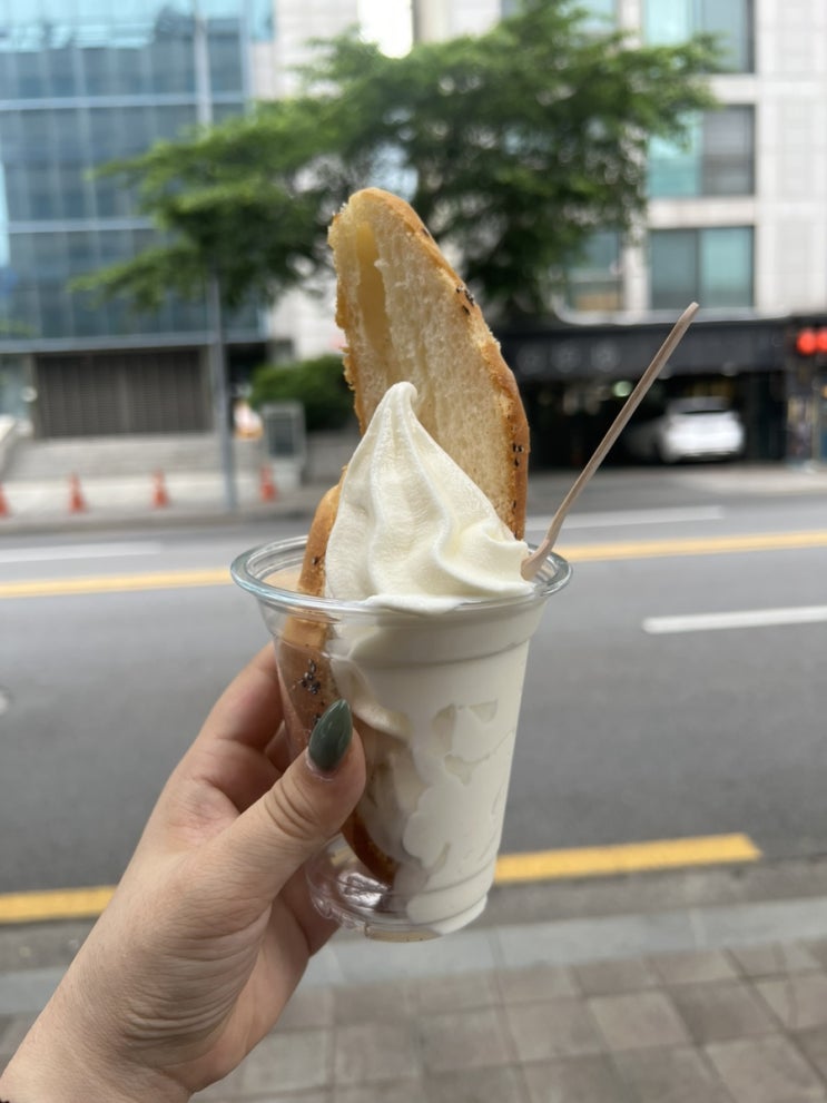  강남역 소금빵 바싹한 이색 소금빵 비아살라리아