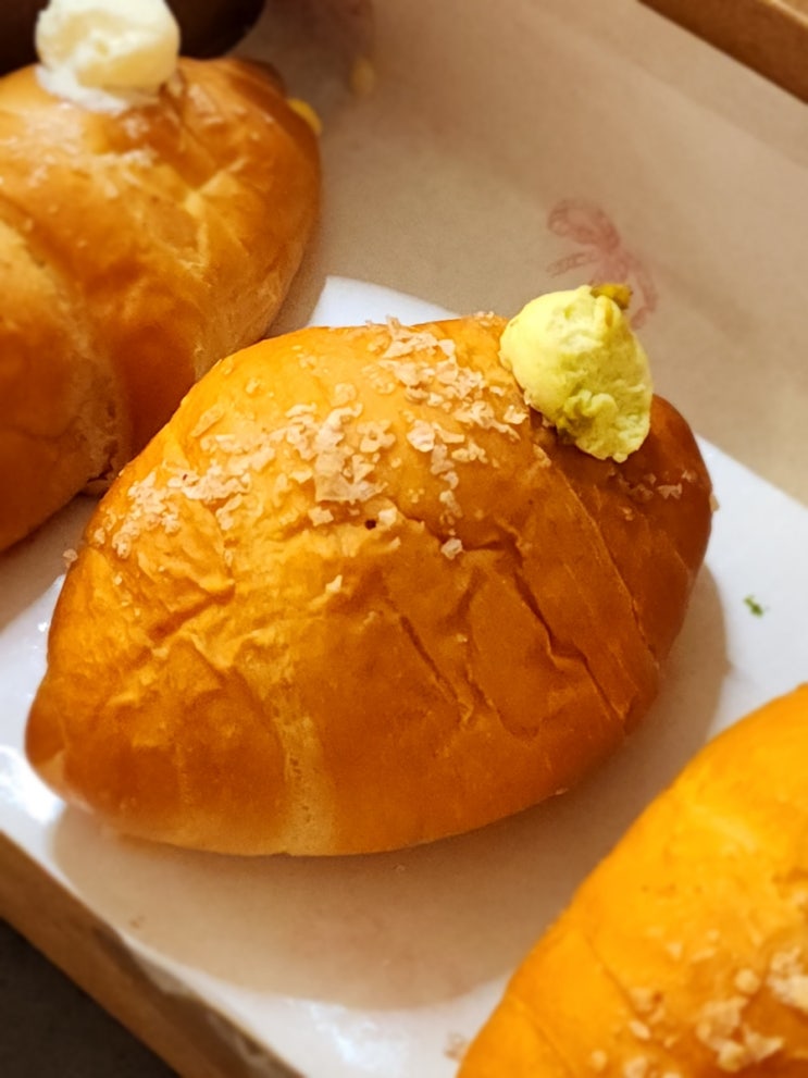  소금빵맛집 노티드 여의도 IFC몰 도넛 말고 크림소금빵을 소개해요