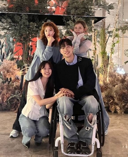 <b>전현무</b> 사회로 <b>결혼</b>하는 송지은 박위, 한선화 불참으로 불화설?