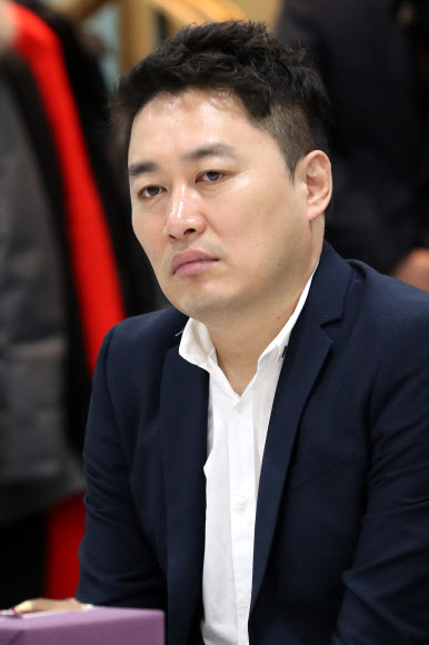  정찬우 사건 당일 스크린골프 동석, 비협조적인 김호중