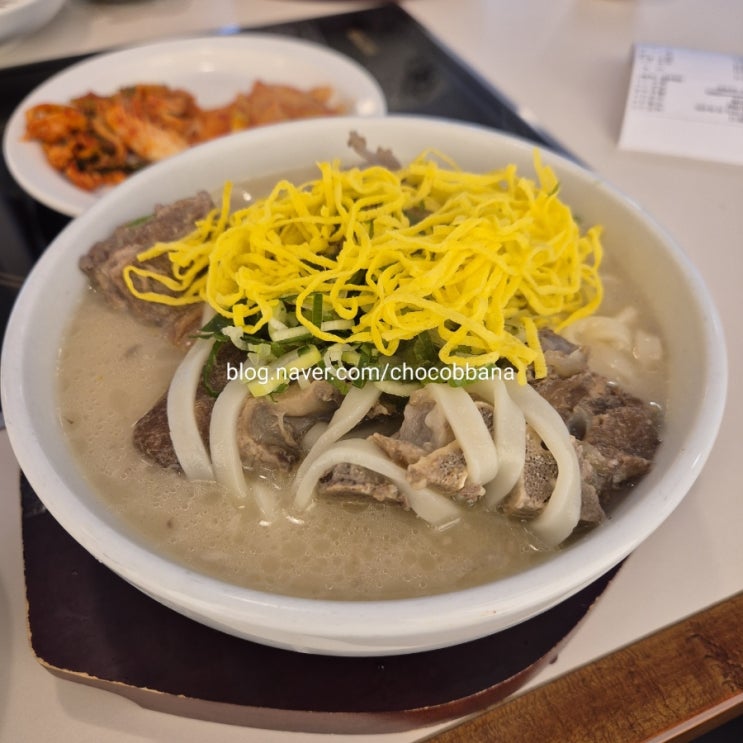  삼삼뼈국 돼지고기 뼈해장국 칼국수 감자탕 전골 국밥가게