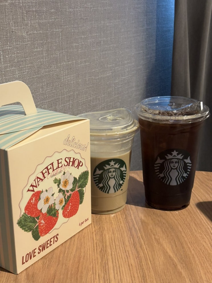  [스타벅스 3월 신메뉴] 피스타치오크림라떼, 리코타 소금빵 샌드위치, 슈크림라떼, 카스테라 크럼블 딸기 블렌디드 내돈내산 리뷰
