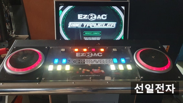  EZ2AC 컨트롤러 발판