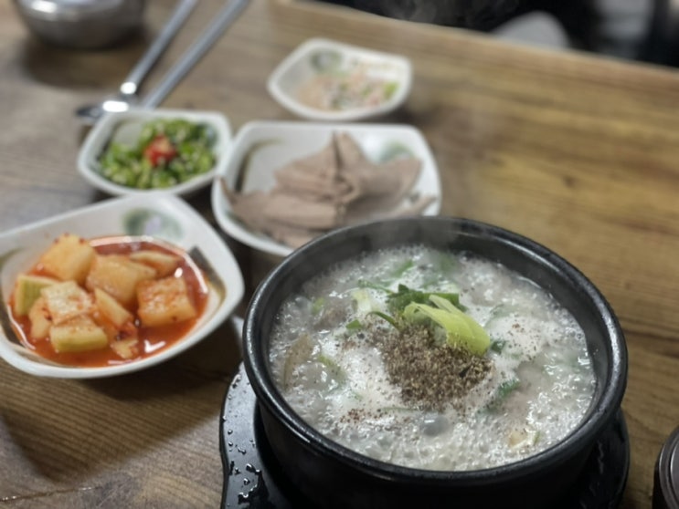  약수역 깔끔함의 끝 해남순대국