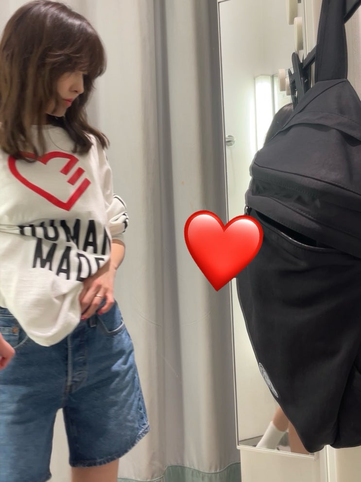  휴먼메이드 티셔츠, 나이키 P-6000, 리바이스 501, 아우로 백팩, H&M 새틴스커트, 팁토우, 존 버거 [다른 방식으로 보기] 내려 놓고 [사진의 이해] 가져오는 일상