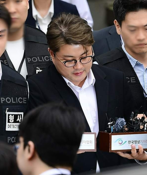 가수 <b>김호중</b>, 음주 <b>뺑소니</b> 및 대리 자수 혐의로 검찰 <b>송치</b>
