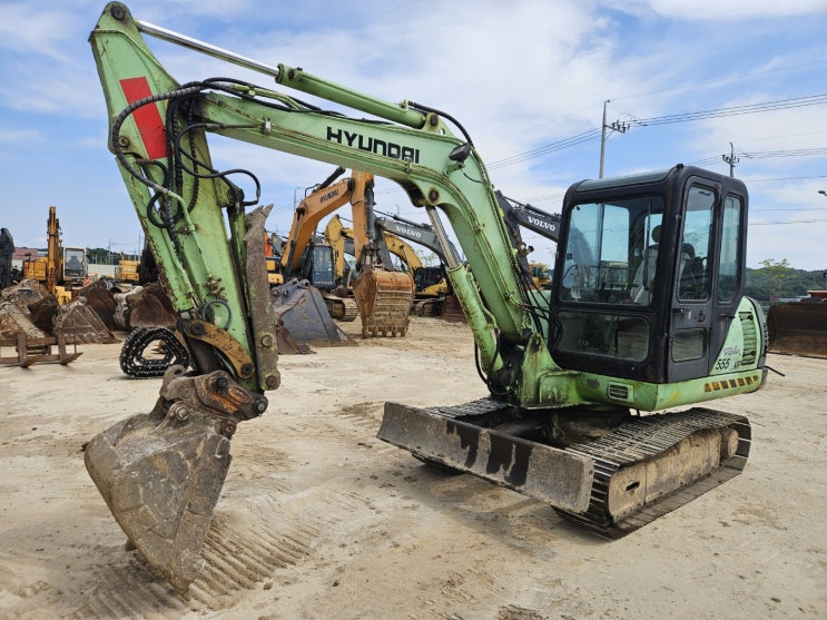  현대 R555 M 2001년식 딱따구리집게 02 중고굴삭기
