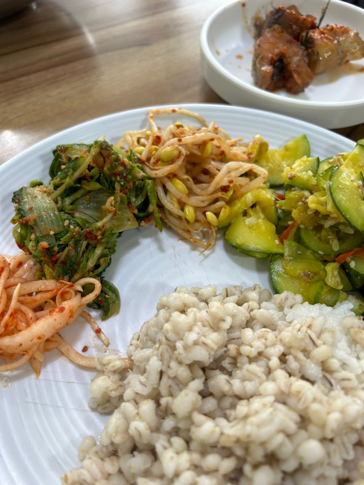  울산태화시장 맛있는 보리밥뷔페 5000원이예요
