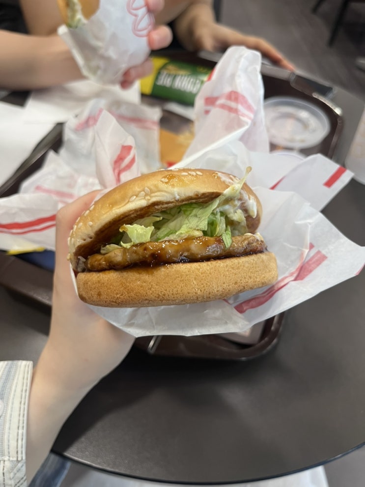  방콕 아침조식 맛집 맥도날드 로빈슨점 콘파이 후기, 아속역 버거 물가