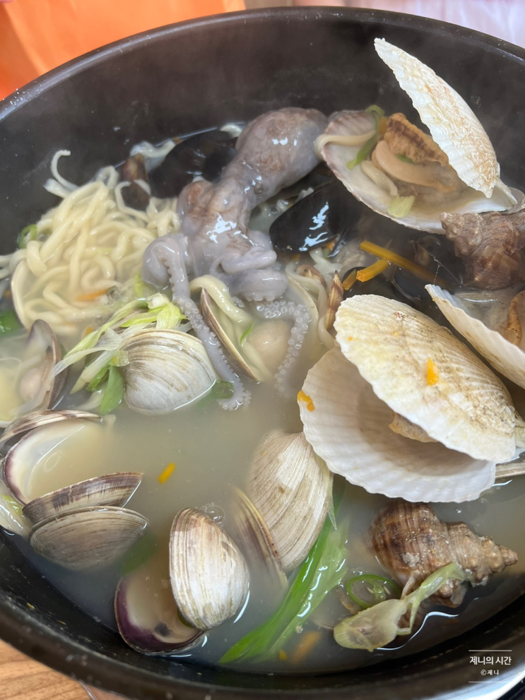  해물 칼국수가 맛있는 영종도 예단포 맛집 깐돌네 노란섬