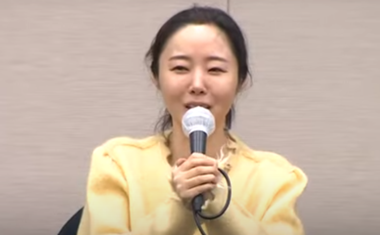  민희진 가디건 옷 기자회견 노란 자켓 브랜드 퍼버즈