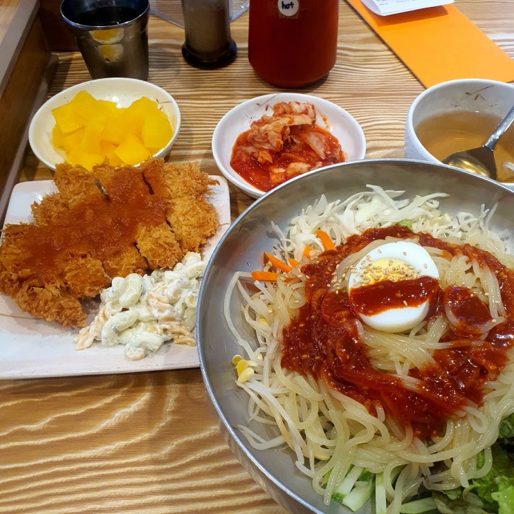  종로 맛집 돈까스 광장 혼밥 퓨전 식당 우동 모밀 카레 전문점
