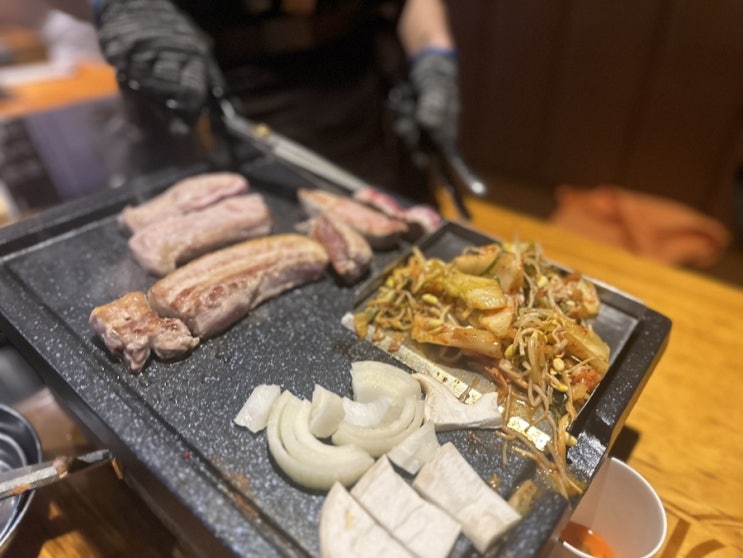  [영등포역 삼겹살 맛집] 마굿간생고기에서 노릇노릇 구워주는 육즙가득 촉촉한 생고기