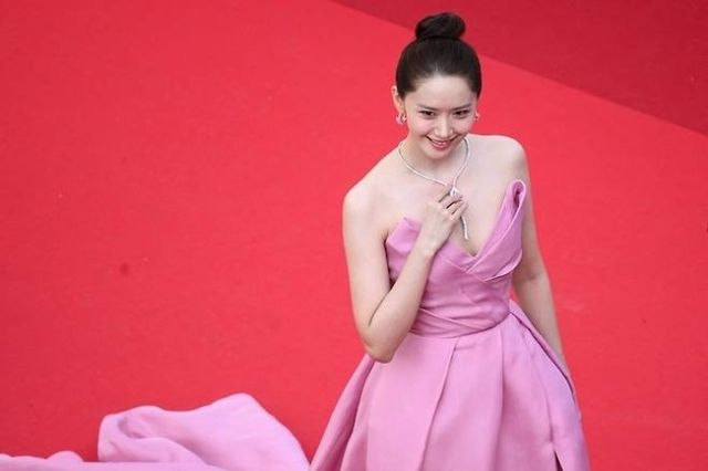  윤아 인종차별 한 경호원, 1억 물어낼 판…"신체·정신적 피해, 평판 실추" 20년 절친에게 속아… 신화 이민우, 26억 사기 피해 언급 김호중 사태 판  ...실시간 핫이슈