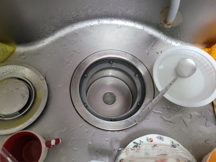  배수가 느리고 안될때 싱크대배수관막힘 기름 청소 서울 경기