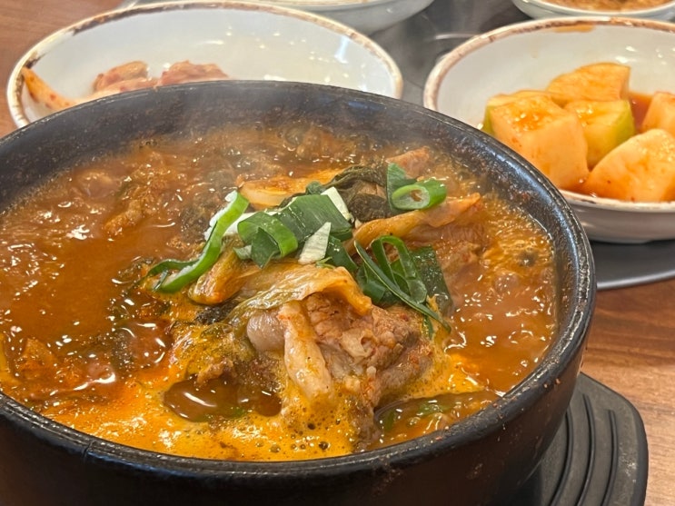 거여역 김대감감자탕에서 뼈해장국