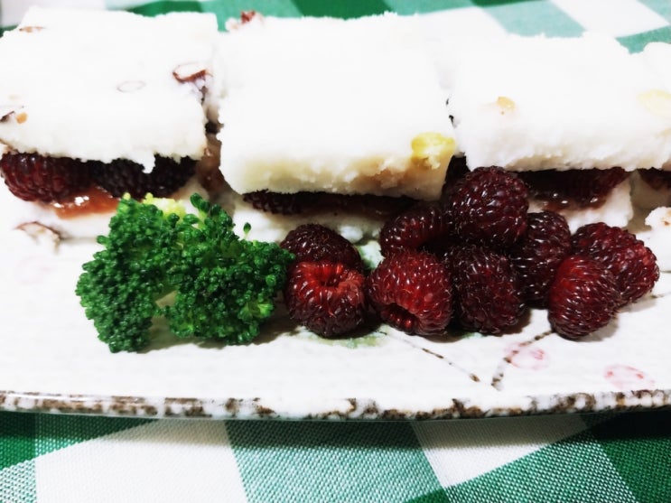  설기산딸기샌드위치ㅣ재배산딸기 한 박스 맛은 맹탕 당도 제로