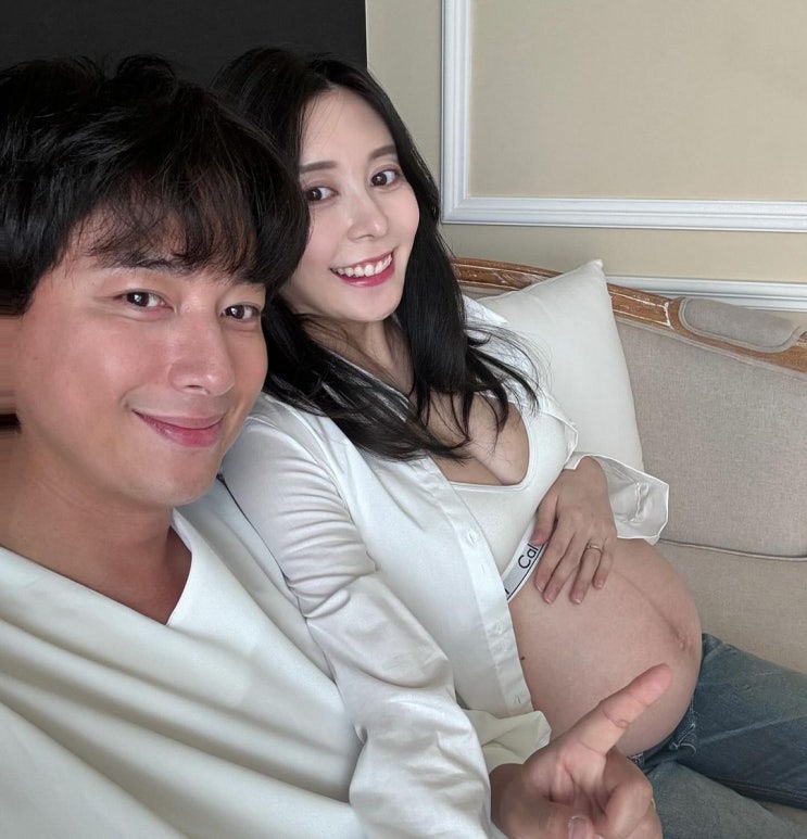  '만삭' 아야네이지훈, 배꼽 주름마저 사라진 8개월..."배 깐 사진은 처음"