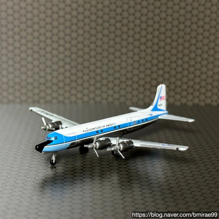  [1/500 군용기] VC-118A 리프트마스터 미국 국가수반 전용기 (더글러스 DC-6)