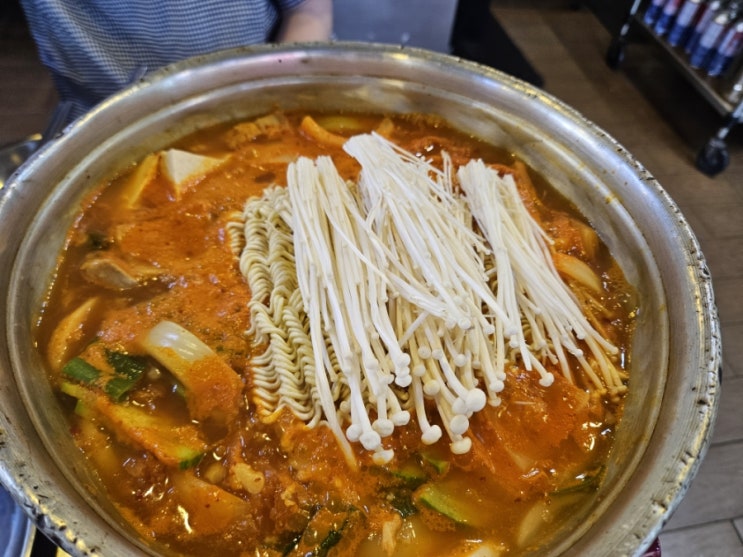  조기구이가 기본 반찬인 든든한 돼지고기 김치찌개, 고려대 이공대 원진노기순 청국장 후기
