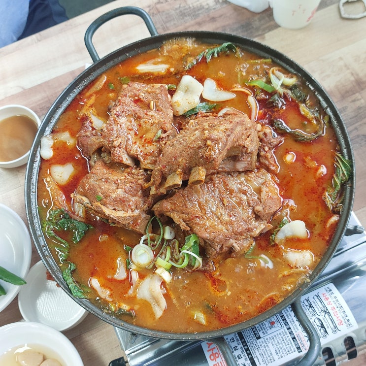  [강릉 포남동 맛집] 대관령원조감자탕 :: 살이 아주 술술 발리는 푸짐한 감자탕 맛집