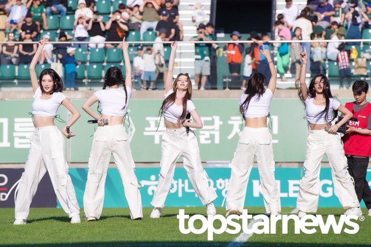 엑신 아리아·니즈·이샤, 열정적인 축하무대 엑신 아리아·니즈·이샤, 열정적인 축하무대